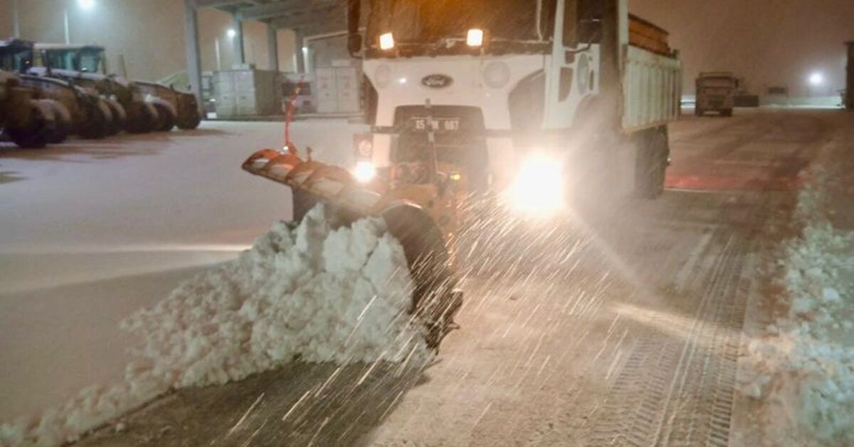 Van’da kar nedeniyle 131 yerleşim yeri ulaşıma kapandı