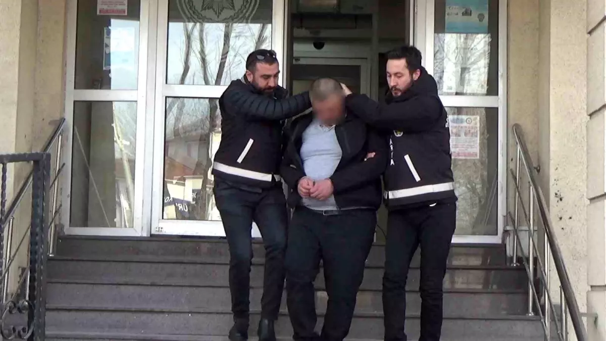 Okul Müdürünün Boğazını Kesene Gözlem Kararı